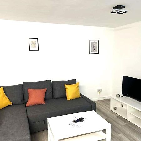 Stylish Apartment At Carlton Grove Londra Esterno foto