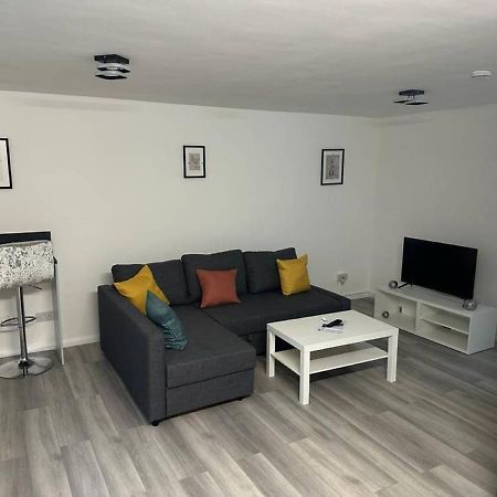 Stylish Apartment At Carlton Grove Londra Esterno foto