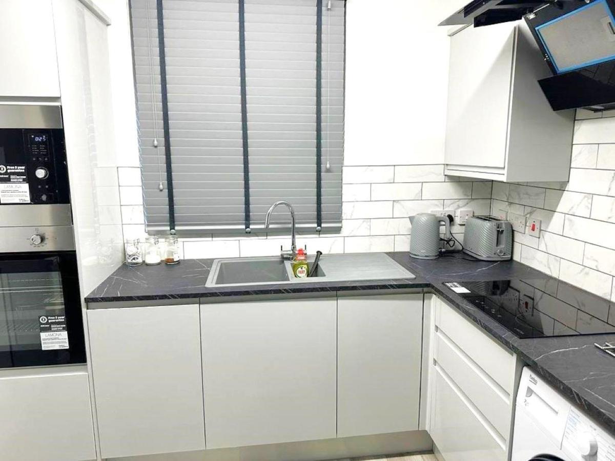 Stylish Apartment At Carlton Grove Londra Esterno foto
