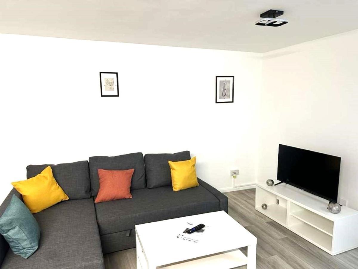 Stylish Apartment At Carlton Grove Londra Esterno foto