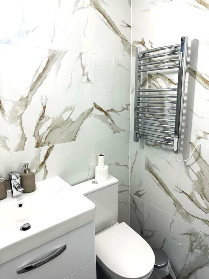 Stylish Apartment At Carlton Grove Londra Esterno foto
